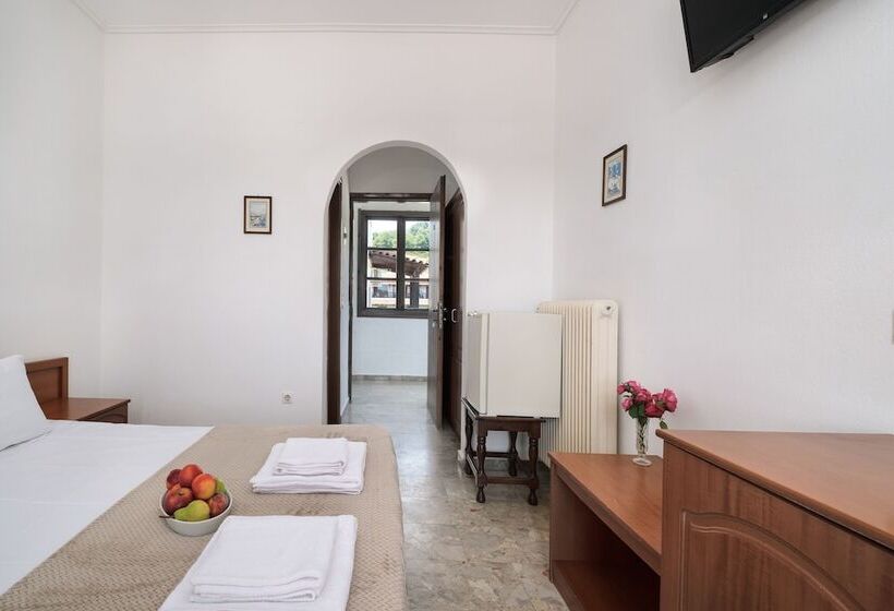 ホテル Koukounaries Beach