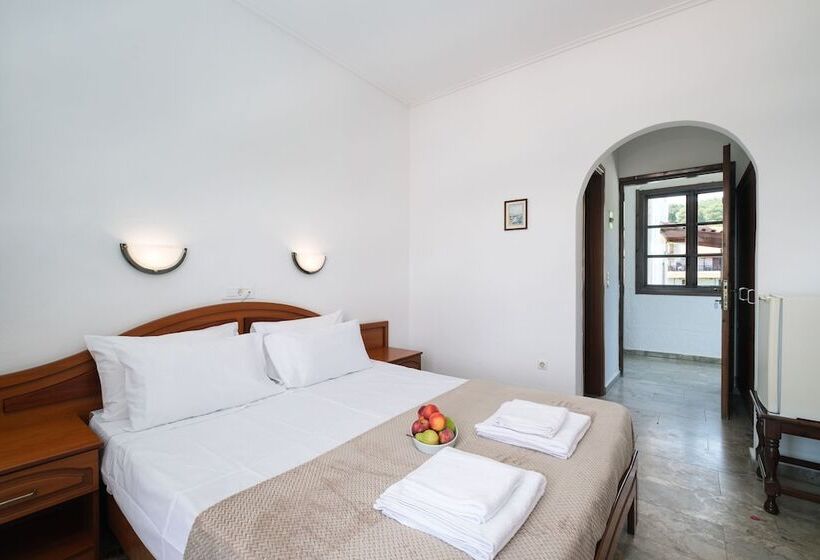 ホテル Koukounaries Beach