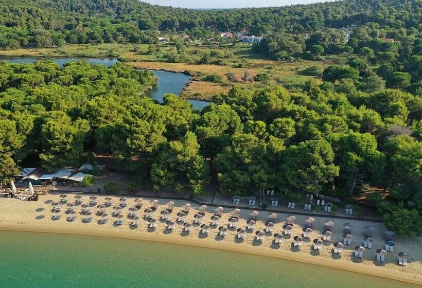 هتل Koukounaries Beach