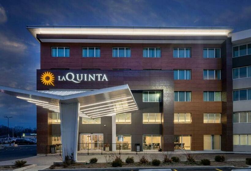 Отель La Quinta By Wyndham Chicago O Hare Airport