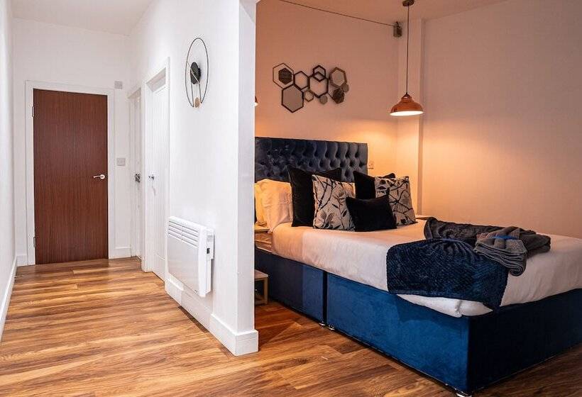 Отель Manhattan Luxury Suites