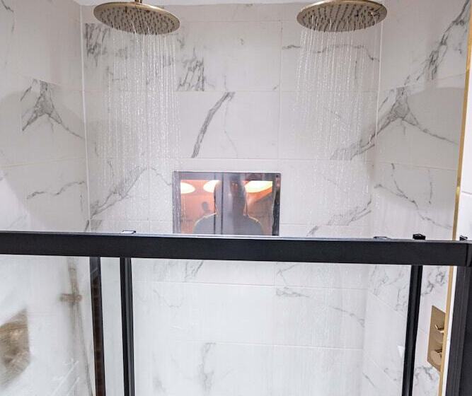 Отель Manhattan Luxury Suites