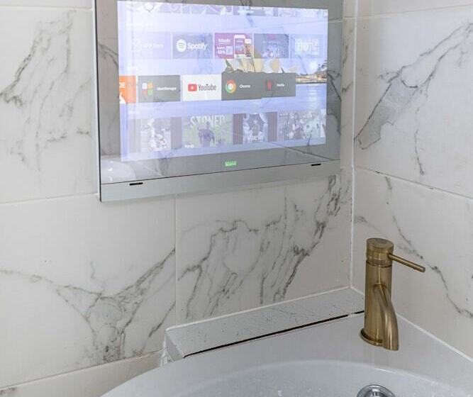 Отель Manhattan Luxury Suites