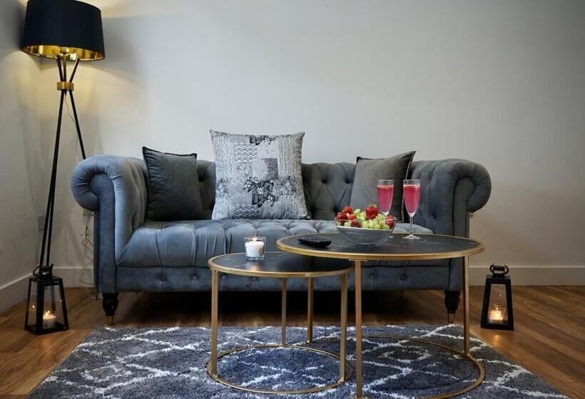 Отель Manhattan Luxury Suites