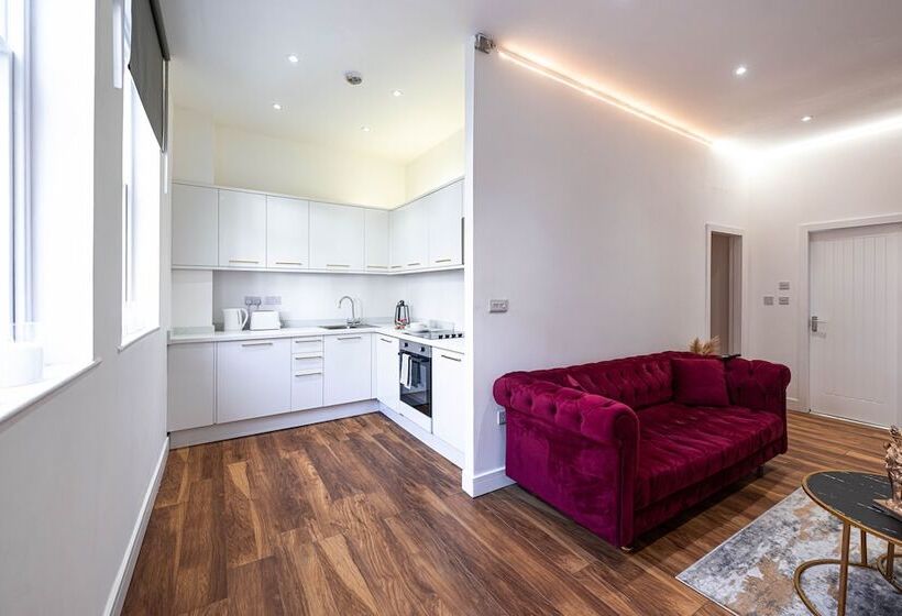 Отель Manhattan Luxury Suites