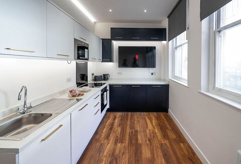 Отель Manhattan Luxury Suites