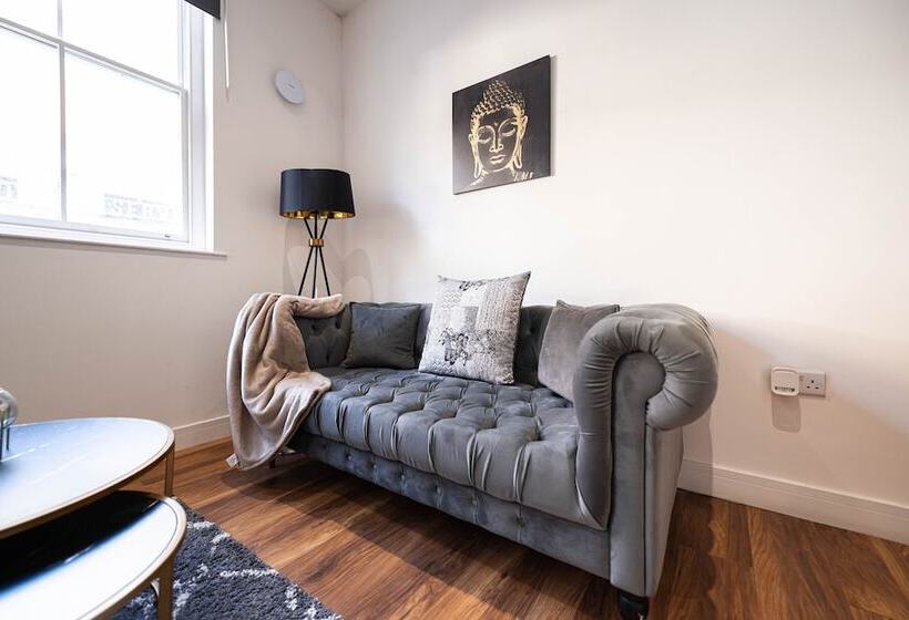 Отель Manhattan Luxury Suites