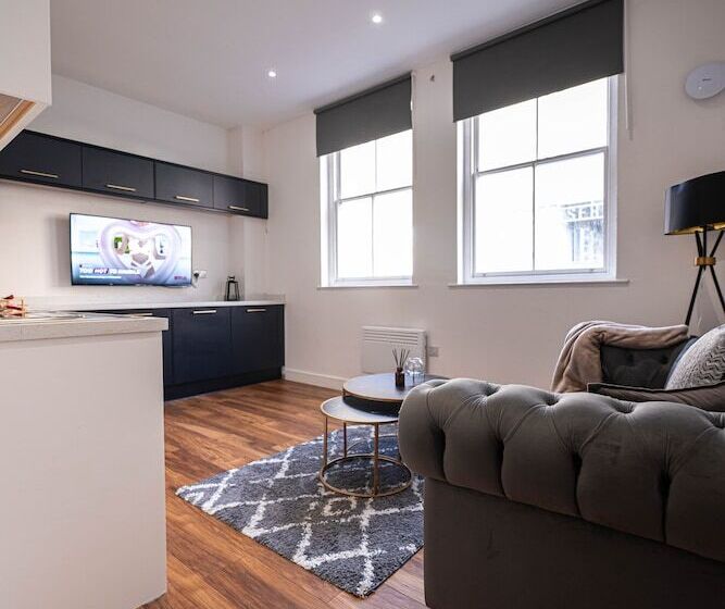 Отель Manhattan Luxury Suites