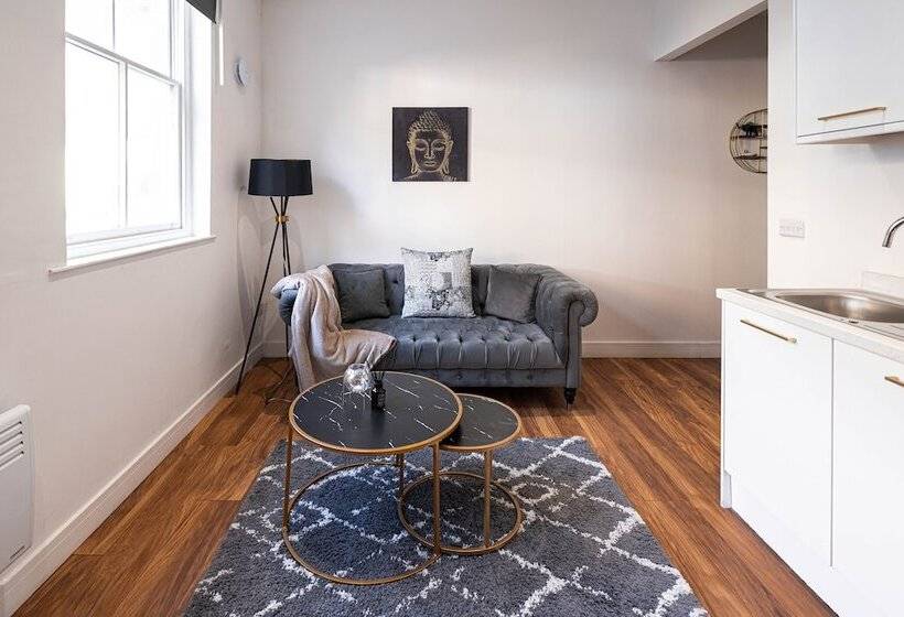 Отель Manhattan Luxury Suites