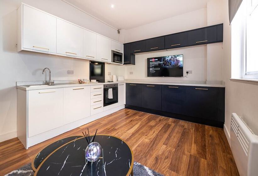 Отель Manhattan Luxury Suites