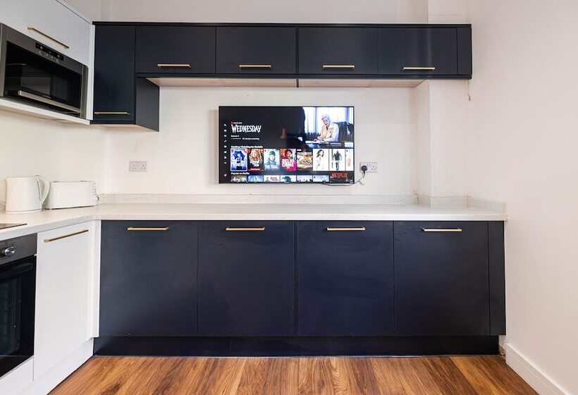 Отель Manhattan Luxury Suites