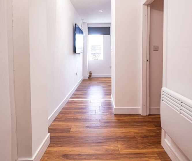 Отель Manhattan Luxury Suites