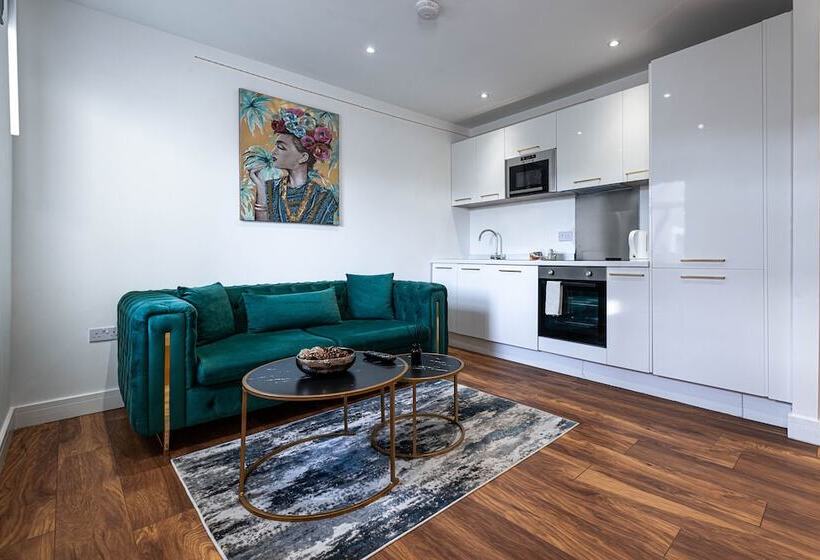 Отель Manhattan Luxury Suites