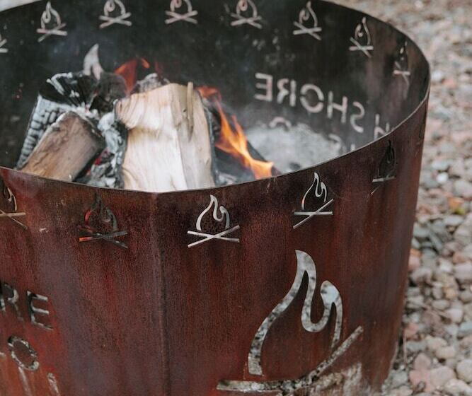 בית מלון כפרי North Shore Camping Company