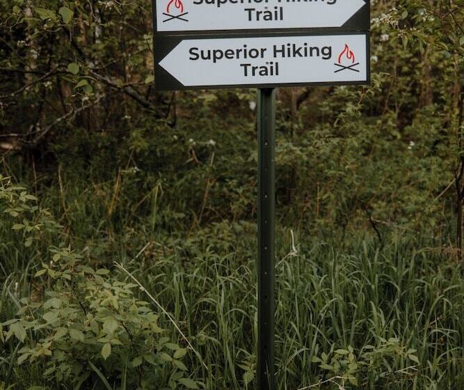 בית מלון כפרי North Shore Camping Company