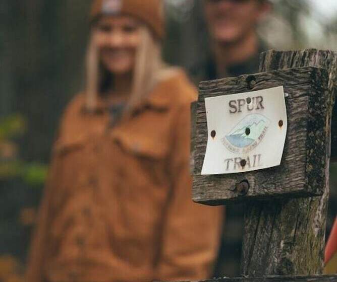 בית מלון כפרי North Shore Camping Company