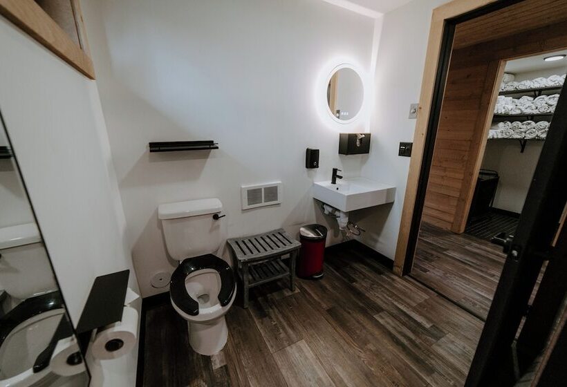 בית מלון כפרי North Shore Camping Company