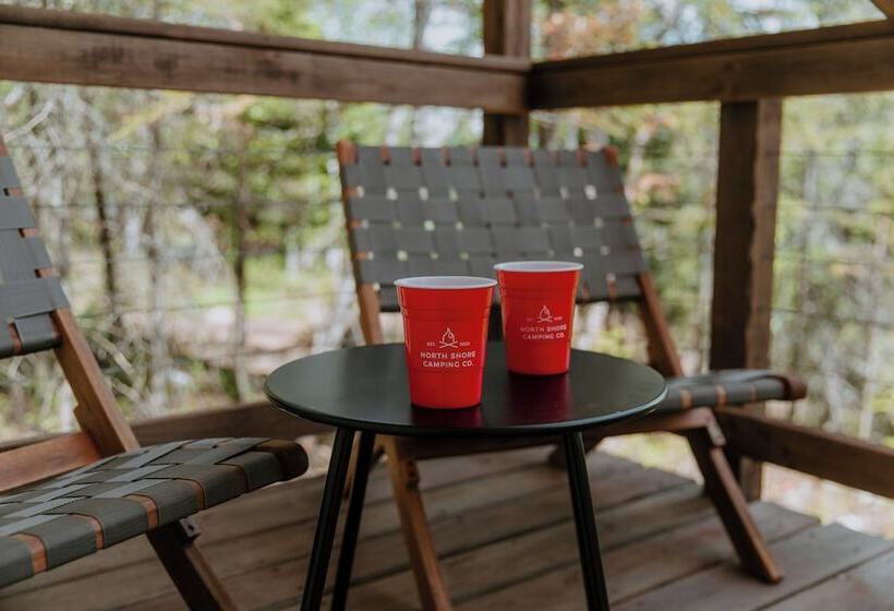 בית מלון כפרי North Shore Camping Company