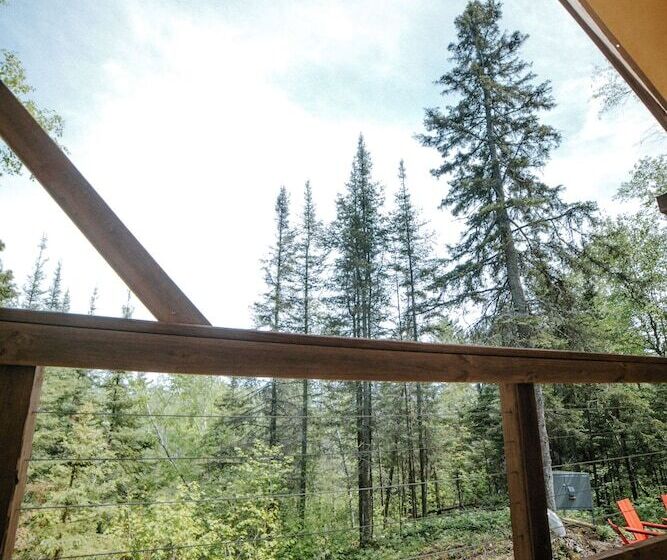 בית מלון כפרי North Shore Camping Company