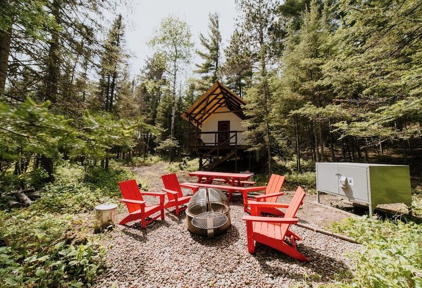 בית מלון כפרי North Shore Camping Company