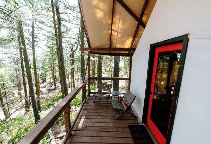 בית מלון כפרי North Shore Camping Company