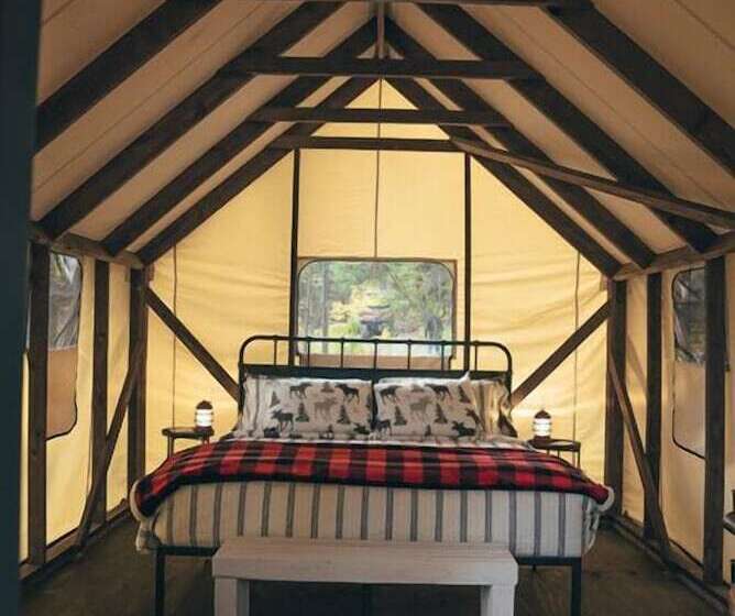 בית מלון כפרי North Shore Camping Company