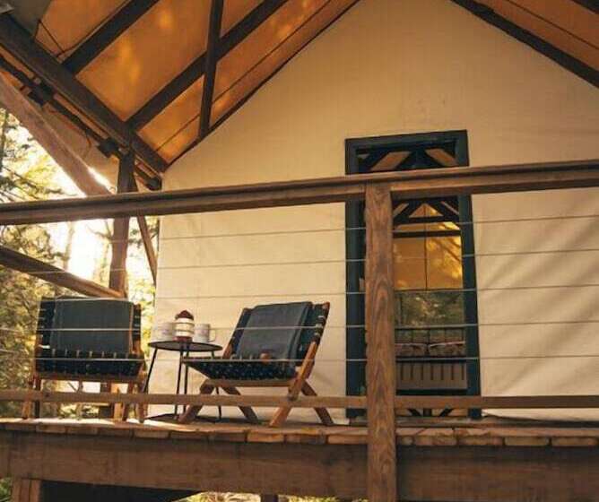 בית מלון כפרי North Shore Camping Company