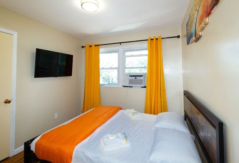 فندق ريفى Cheerful & Beautiful 3 Bedroom Ranch