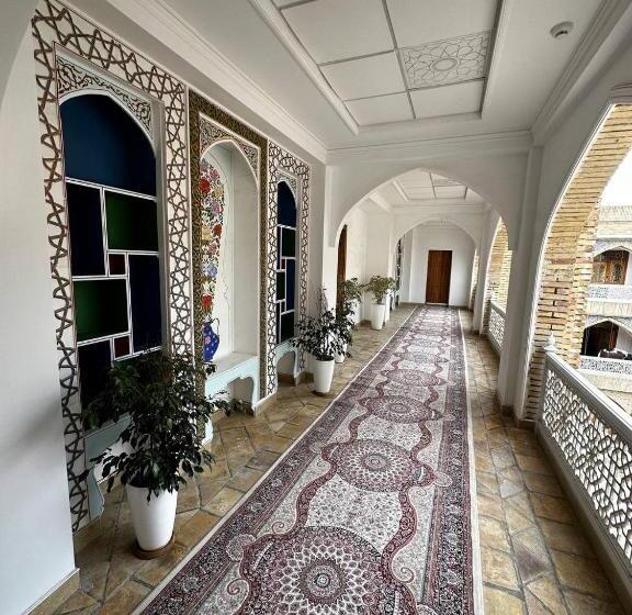 בית מלון כפרי Shahristan Plaza