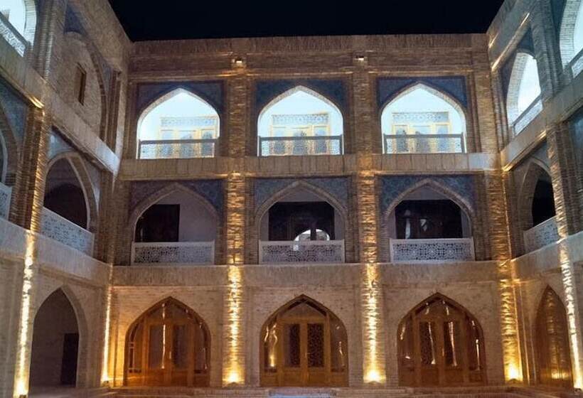 בית מלון כפרי Shahristan Plaza