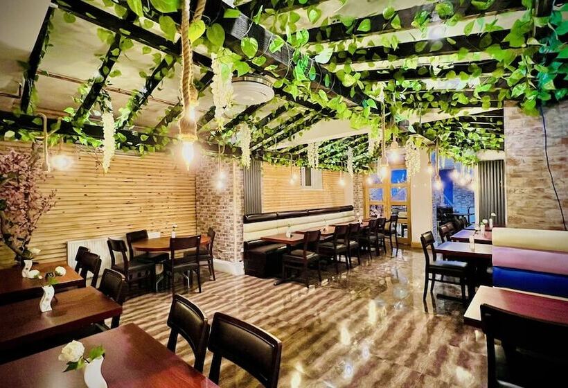 Отель Boutique Shut Eyes In London