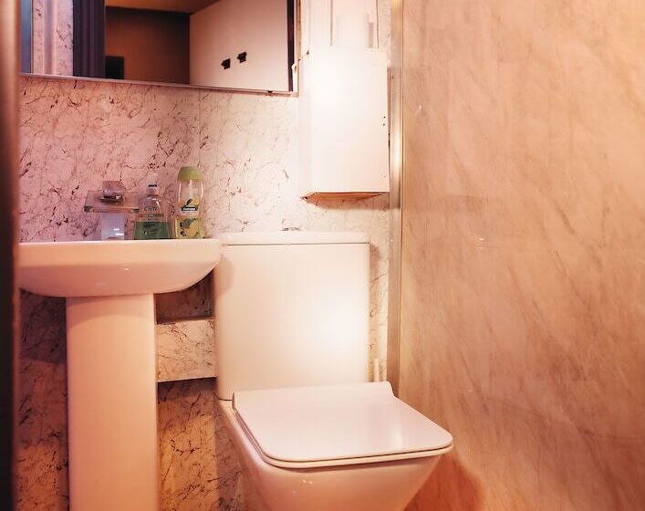 Отель Boutique Shut Eyes In London