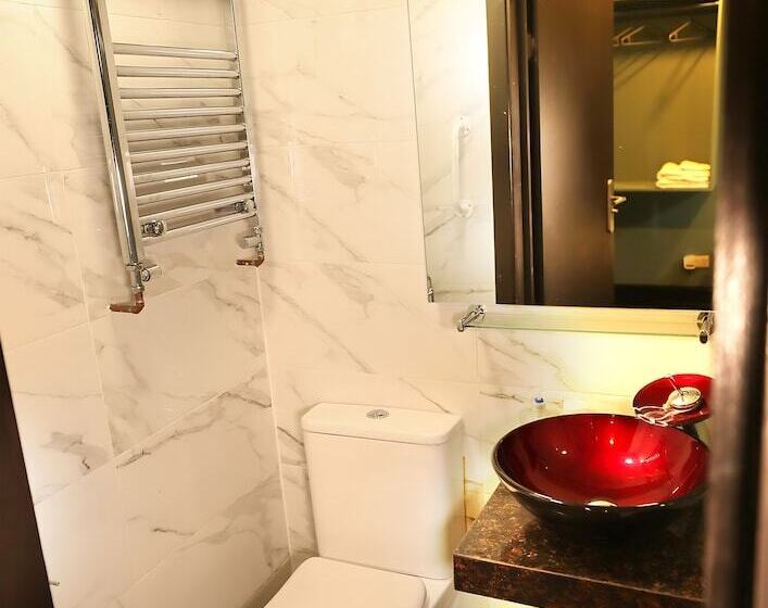 Отель Boutique Shut Eyes In London