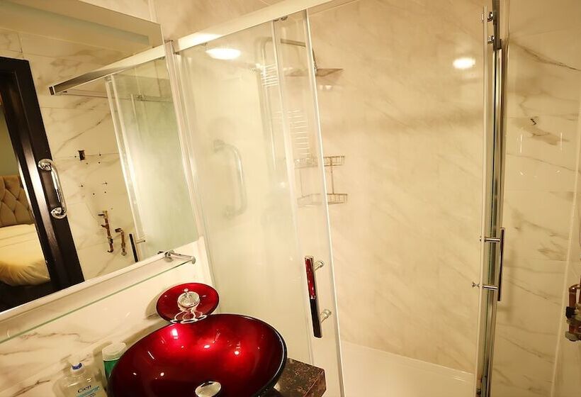 Отель Boutique Shut Eyes In London