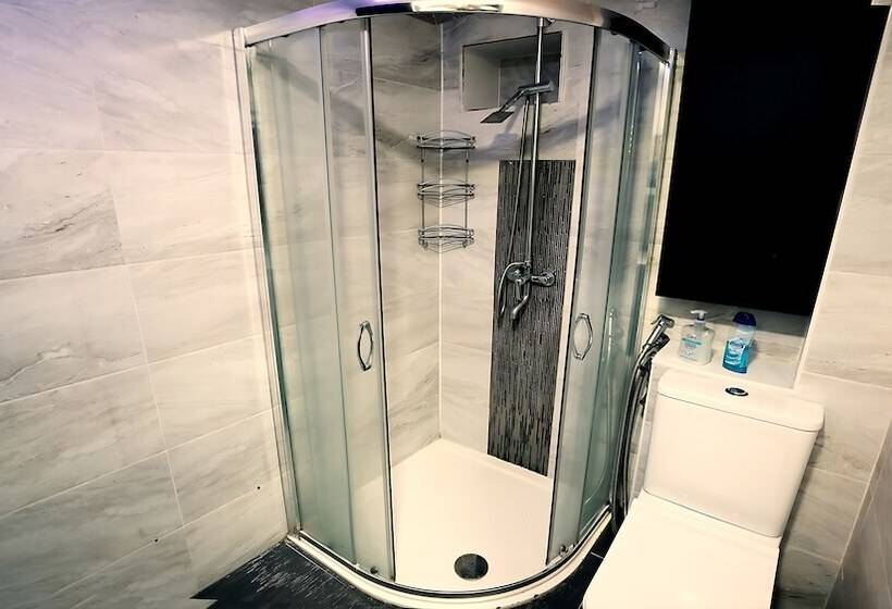 Отель Boutique Shut Eyes In London