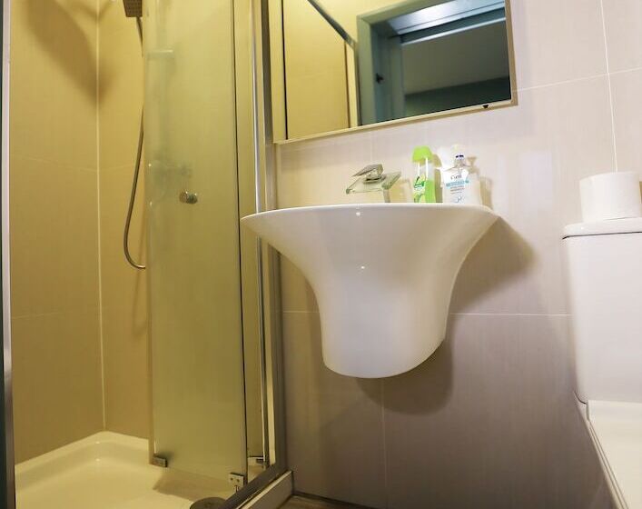 Отель Boutique Shut Eyes In London