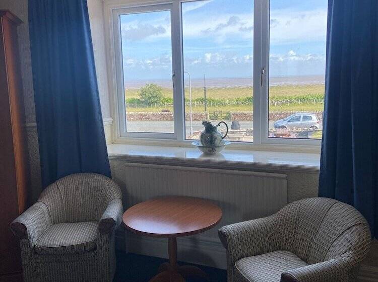 Отель The Clarkes