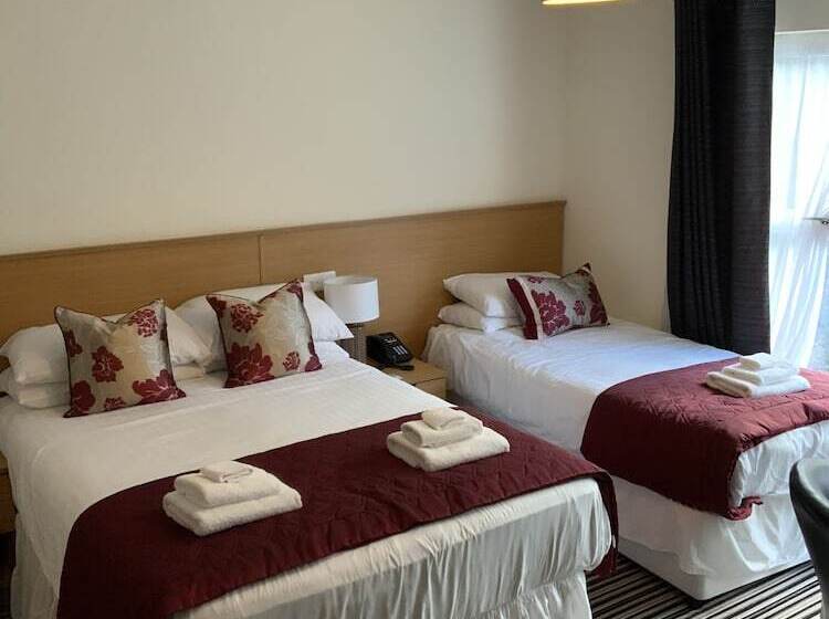 ホテル The Hedges