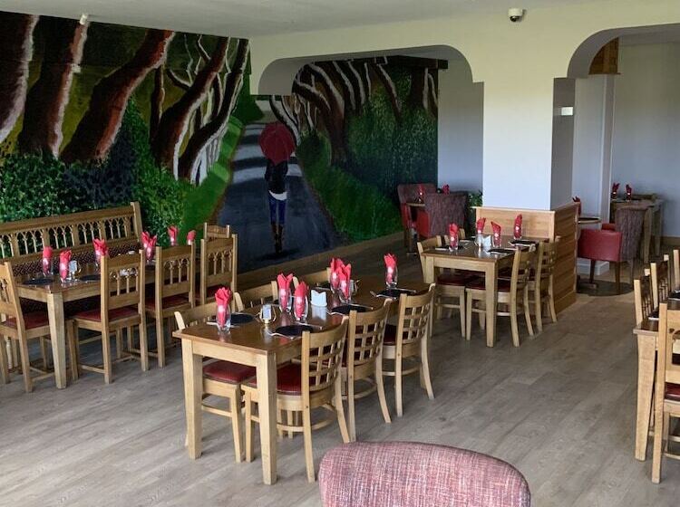 ホテル The Hedges