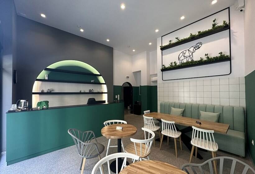 فندق Urban Elephant Suites