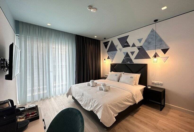 فندق Urban Elephant Suites