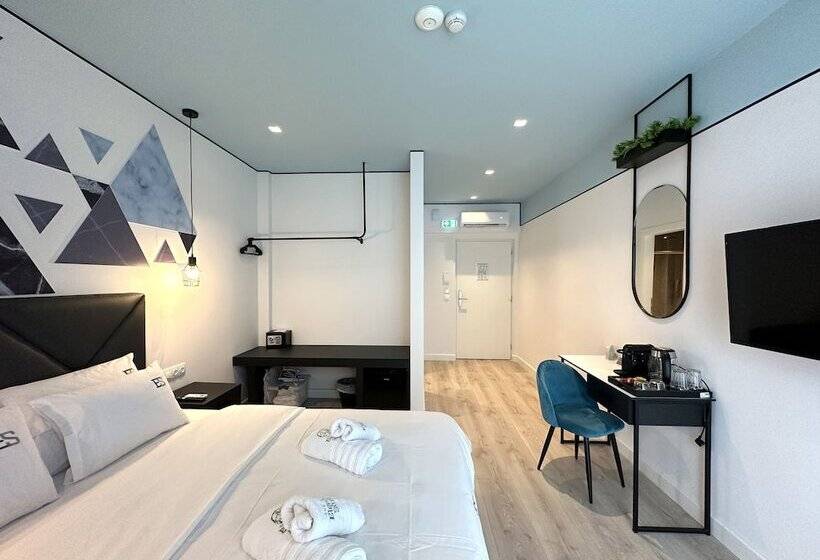 فندق Urban Elephant Suites