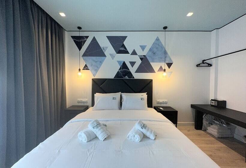 فندق Urban Elephant Suites