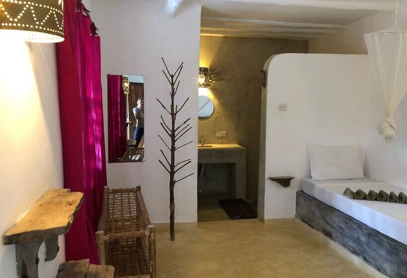 Отель Zanzistar Lodge