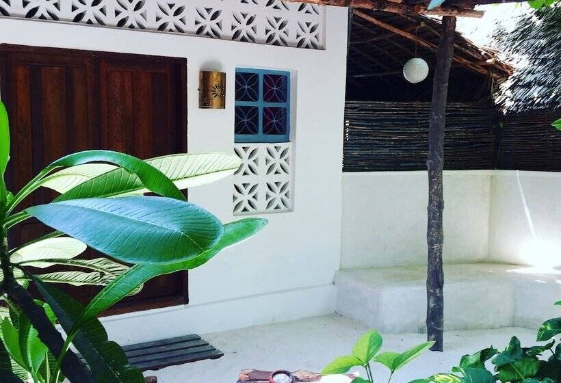 Отель Zanzistar Lodge