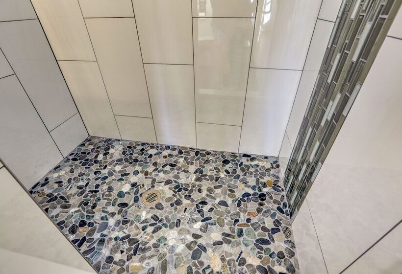 La Hacienda Under The Sun   2 Bedrooms, 2 Baths, Sleeps 4 2 Cabin By Redawning