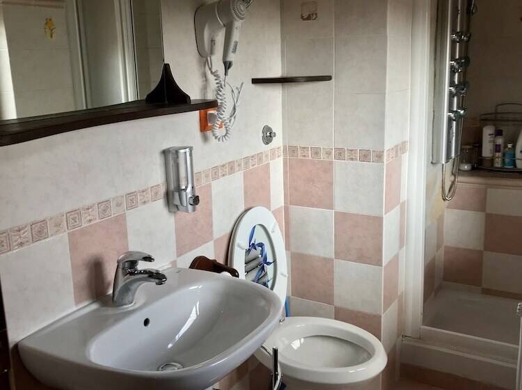 La Punta Dell Iceberg