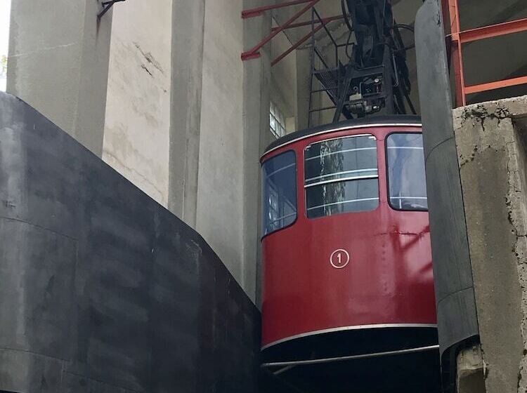 La Punta Dell Iceberg