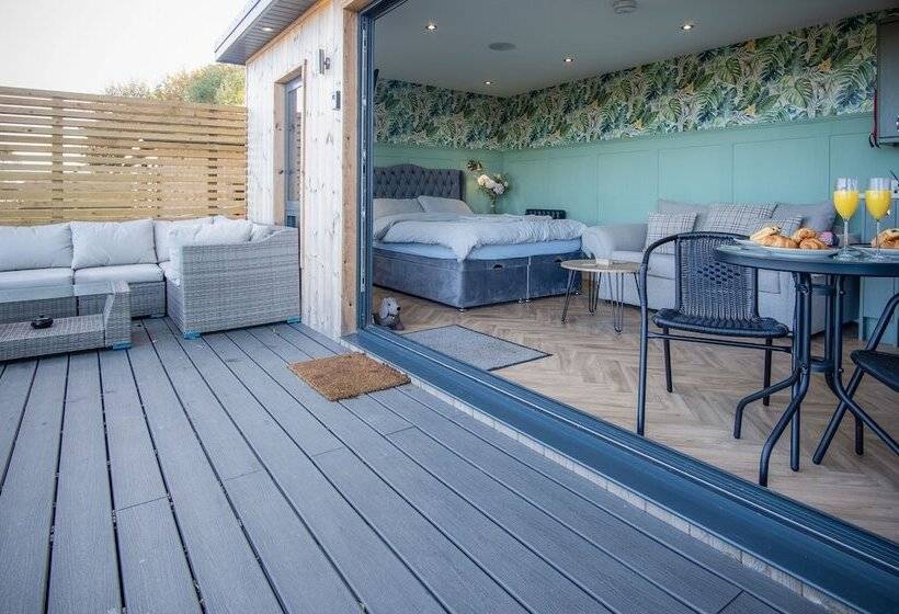 Langland Bay Lookout   Cabin   Landimore