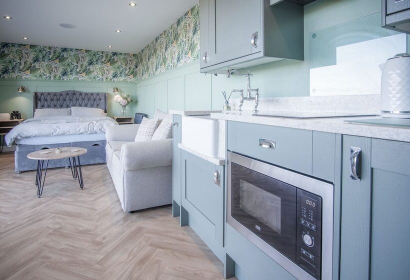 Langland Bay Lookout   Cabin   Landimore